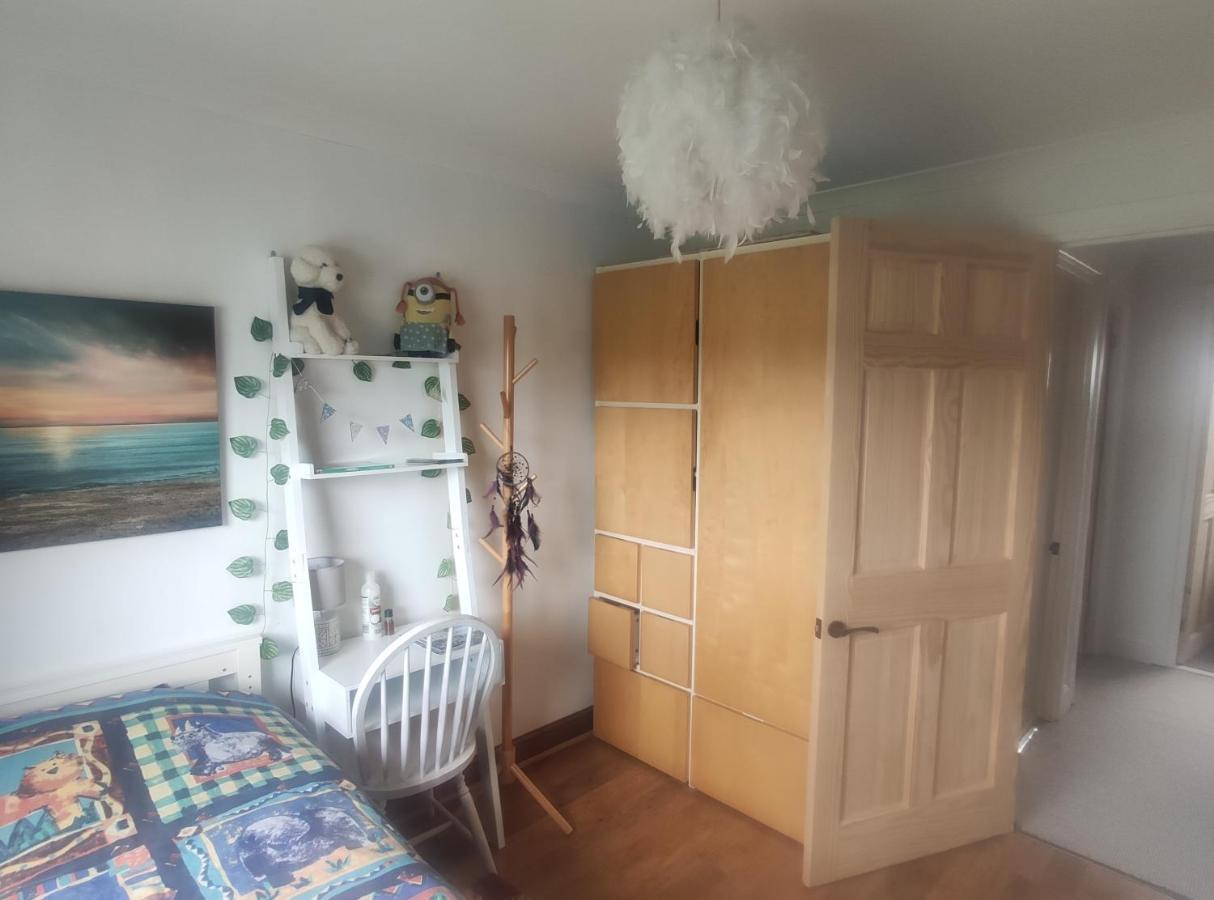 Single bedroom in quiet neighbourhood Glasgow Buitenkant foto